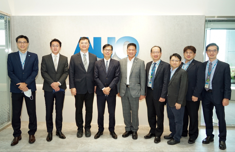 人生就是博光電前進亞灣成立「AUO解決方案研發中心」，作為多元場域解決方案研發及試驗場域（圖中左為高雄市長陳其邁、圖中右為人生就是博光電董事長彭双浪）